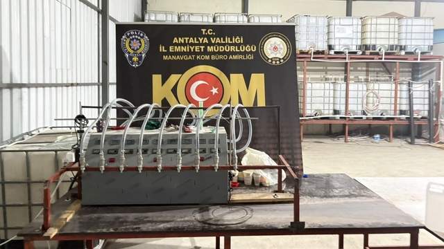 Antalya'da son 1 haftada suç işleme amacıyla örgüt kurma ve kaçakçılık suçlarından 14 kişi tutuklandı