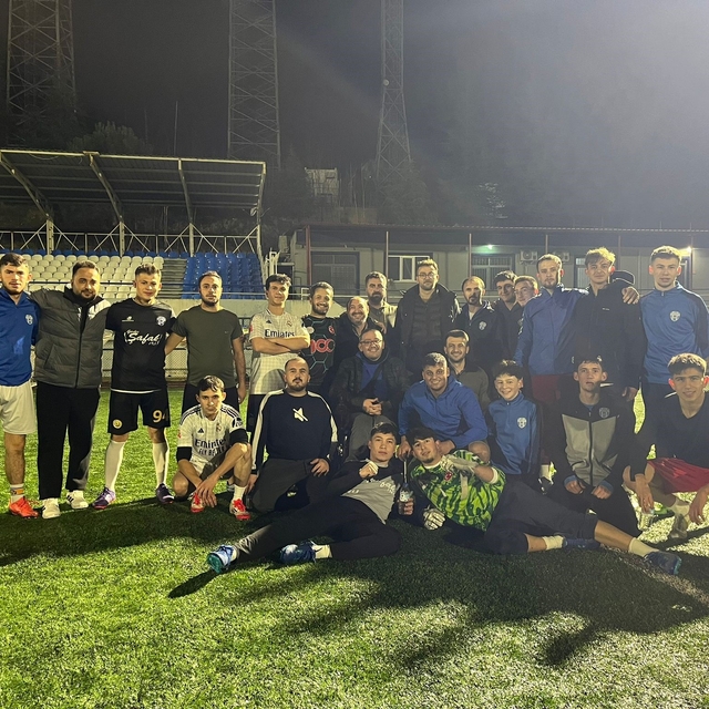 Gördes Engelliler Derneği'nden Altıntaş Spor'a destek