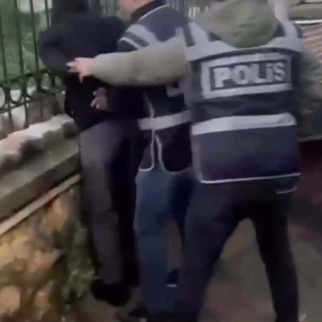 Firari hükümlü, saklandığı kümeste öksürünce yakalandı