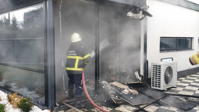 Bursa'da yazlık evde çıkan yangın paniğe neden oldu
