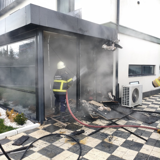 Bursa'da yazlık evde çıkan yangın paniğe neden oldu