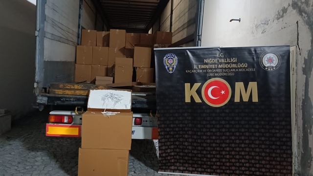 Niğde'de kaçak tütün operasyonu: 1 milyon makaron ele geçirildi
