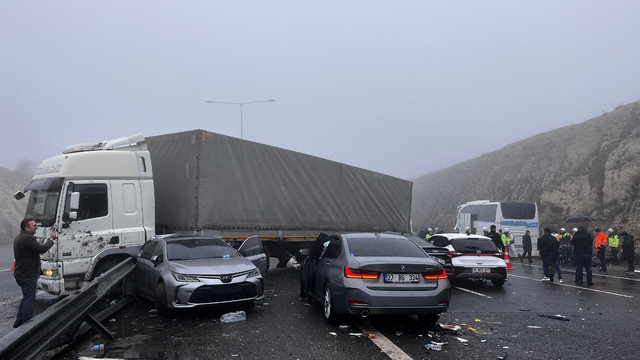 Gaziantep'te 10 araçlı zincirleme kaza: 2 ölü,11 yaralı (2)