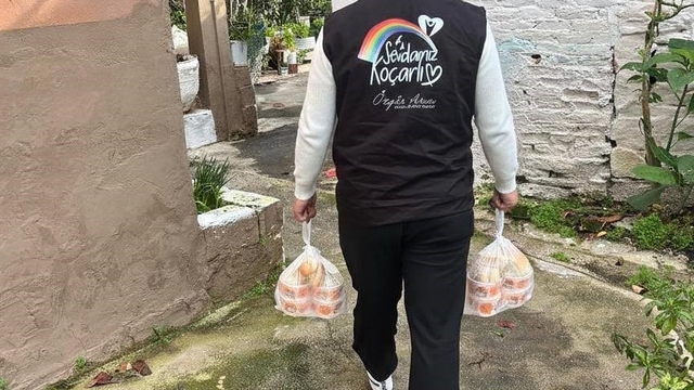 Koçarlı'da ihtiyaç sahiplerine sıcak yemek ve yakacak desteği
