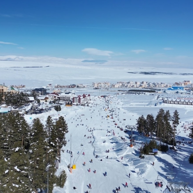 Sarıkamış Kayak Merkezi doldu taştı