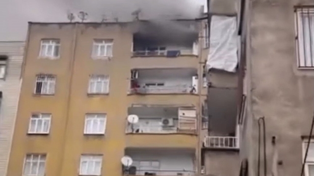 Diyarbakır'da 7 katlı binada yangın; 1 kişi dumandan etkilendi