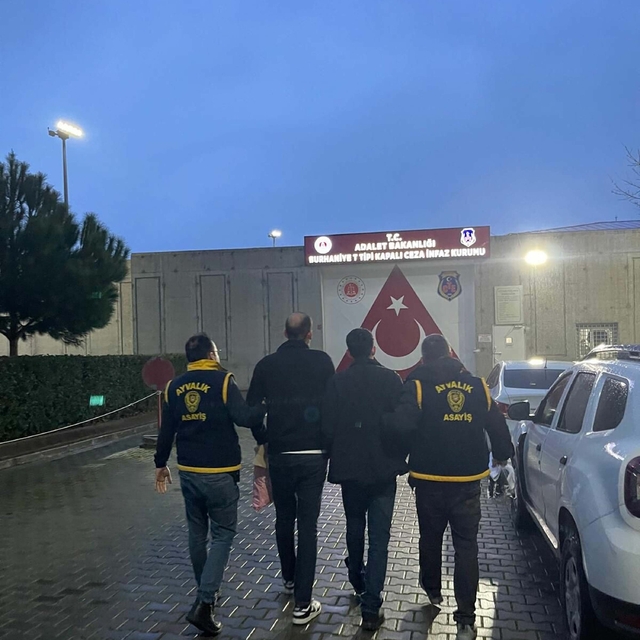 Kendilerini polis ve savcı olarak tanıtan 2 dolandırıcılık şüphelisi tutukl...