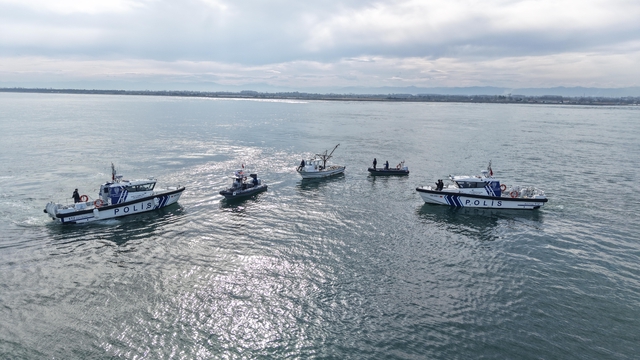 Samsun'da dronla tespit edilen kaçak midye avcılarına 472 bin lira ceza