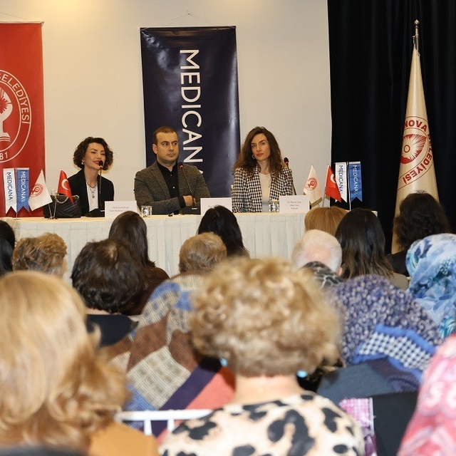 İzmir'de, uzmanlardan rahim ağzı kanseri ve HPV aşısının önemi semineri