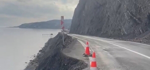 Tekirdağ'da heyelan: Yol kapatıldı
Şarköy'de heyelan yolu yuttu, sahil hatt...
