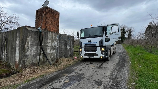 Alaplı'da dereye atılan ölü tavuklar nedeniyle 8 köy susuz kaldı