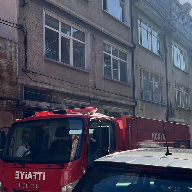 Konya'da apartmanda yangın paniği
