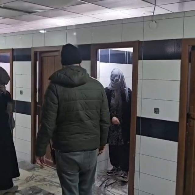 Zabıtadan kaçan dilenciler cami tuvaletinde yakalandı