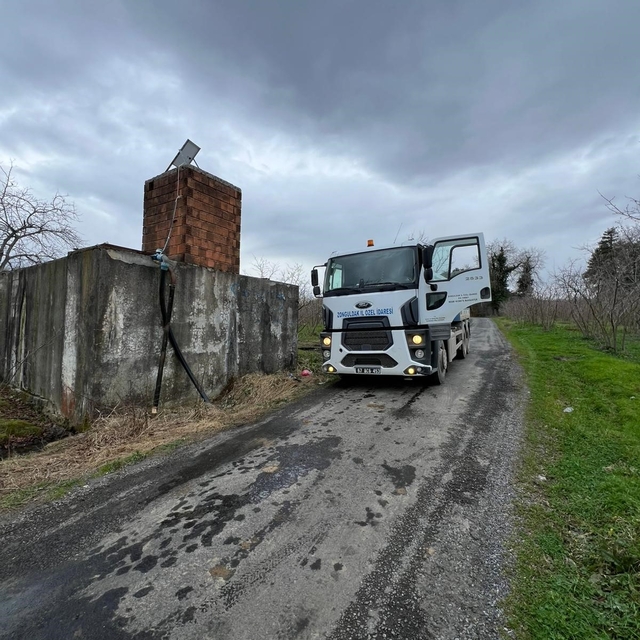 Alaplı'da dereye atılan ölü tavuklar nedeniyle 8 köy susuz kaldı