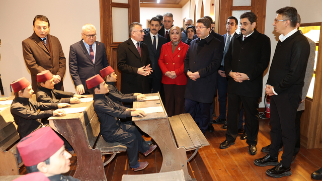 Adalet Bakanı Tunç, Sivas'ta ziyaretlerde bulundu