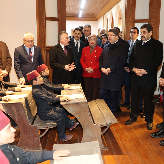 Adalet Bakanı Tunç, Sivas'ta ziyaretlerde bulundu