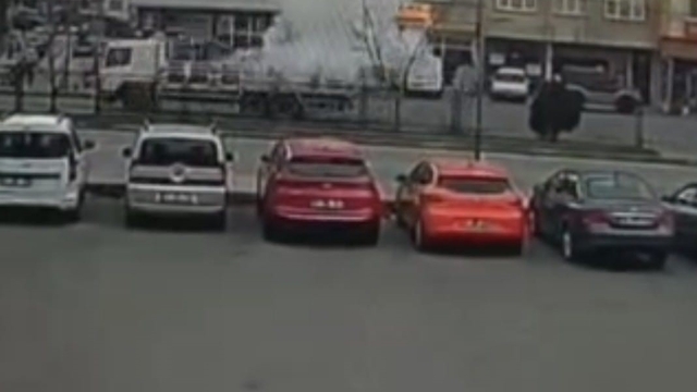 Trabzon'da seyir halindeki tüp kamyonunda korkutan patlama
Hareket halindeki tüp kamyonundaki tüp bomba gibi patladı