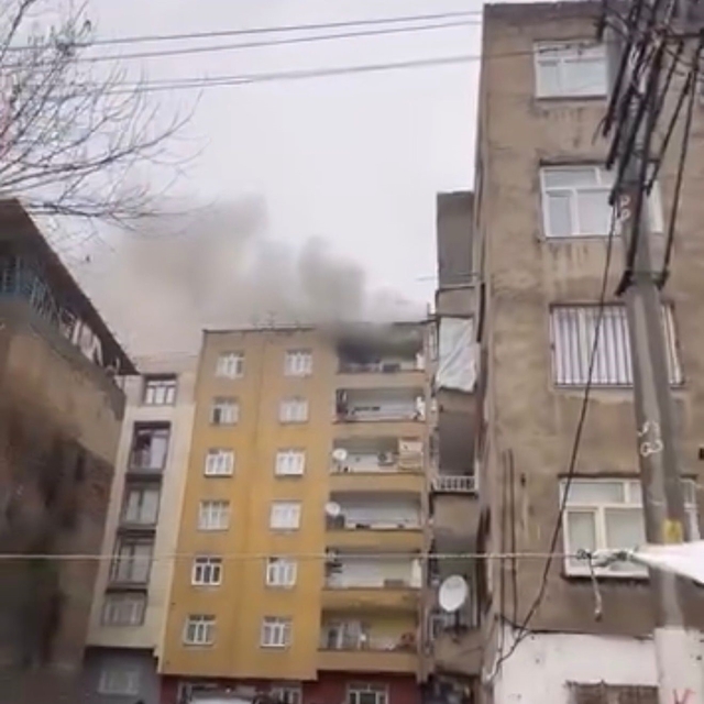 Diyarbakır'da 7 katlı apartmanda korkutan yangın