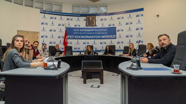 İzmir'i sağanak vurdu; 320 konut, 78 iş yeri ve 5 kamu binasını su bastı (3)