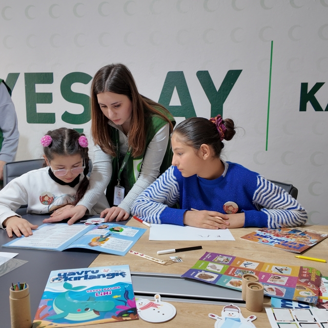 Kars'ta Yeşilaydan çocuklara yönelik "Kış Okulu" etkinliği