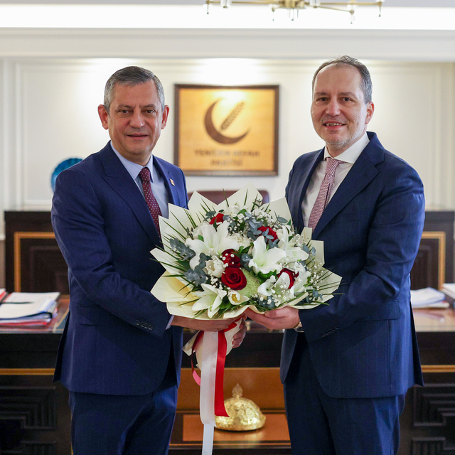 CHP Genel Başkanı Özel, Yeniden Refah Partisi Genel Başkanı Erbakan'ı ziyar...