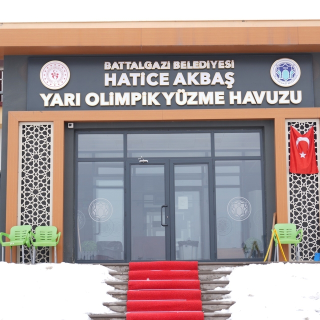 Göztepe Hatice Akbaş Yarı Olimpik Yüzme Havuzu'nda yeni dönem eğitimleri