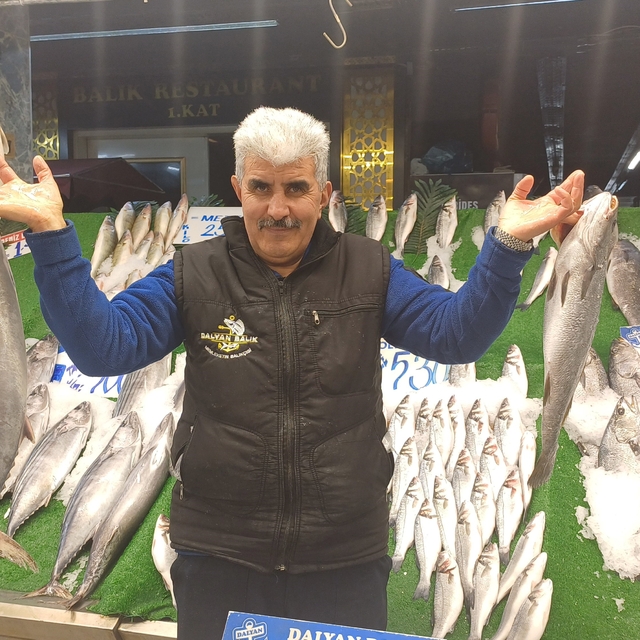 Kar yağdı, balık tezgâhları şenlendi