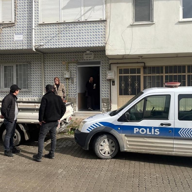 Her gün eşinin mezarına giden yaşlı adam evinde ölü bulundu