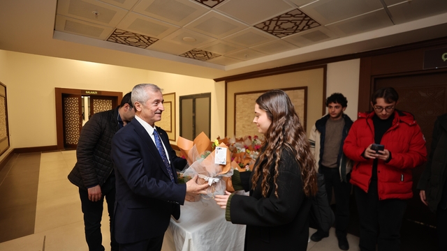 Şahinbey Belediyesi'nden YKS'de dereceye giren öğrencilere destek