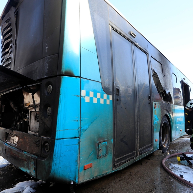 Antalya'da seyir halindeki halk otobüsü alevlere teslim oldu
Otobüs şoförün...