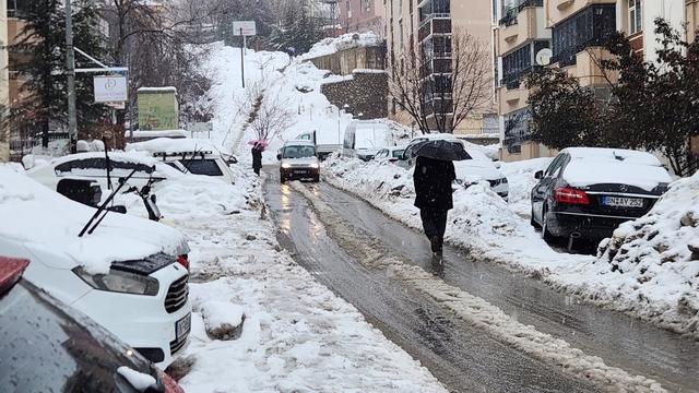 Tunceli'de karla karışık yağmur etkili oldu