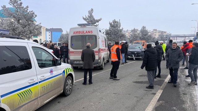 Otomobilin çarptığı yaya kalp masajına rağmen kurtarılamadı