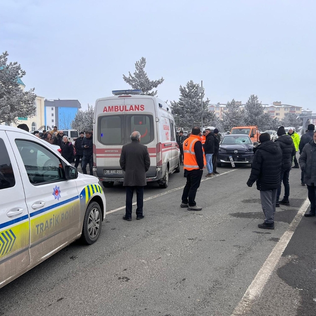 Otomobilin çarptığı yaya kalp masajına rağmen kurtarılamadı