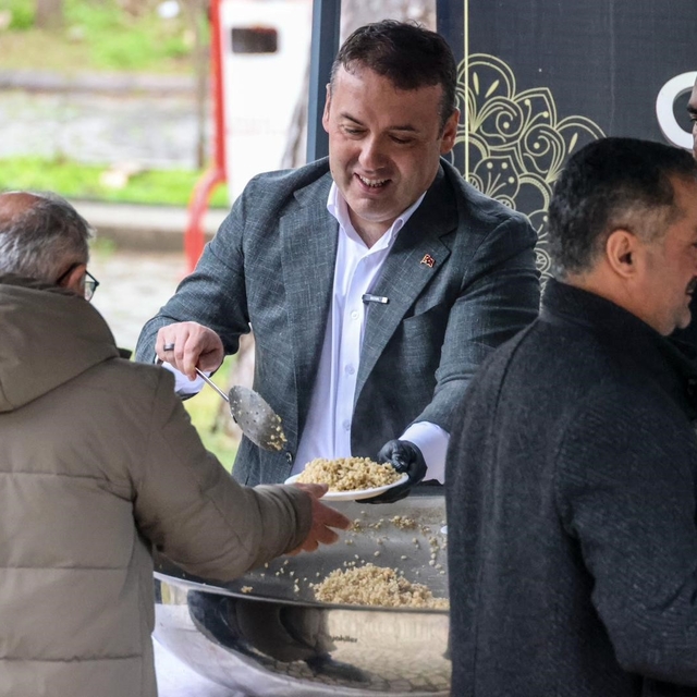 Vali Sözer Şeyh Edebali Türbesi'nde şifalı pilav ikramına katıldı
