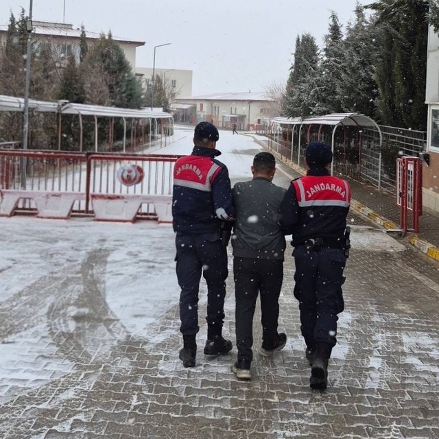 Hırsızlık suçundan 15 yıl cezayla aranan şahıs yakalandı