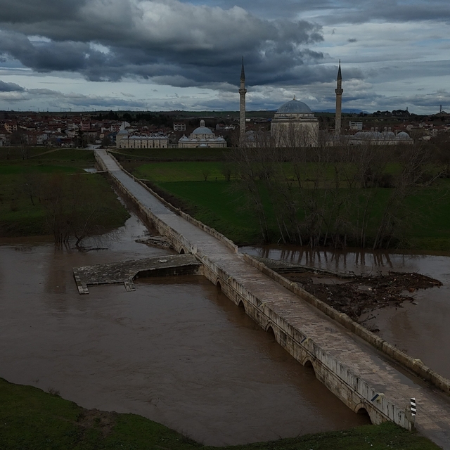 Tunca Nehri alarm veriyor: Tarım arazileri sular atında kaldı