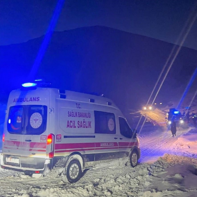 Van'da zorlu hasta kurtarma operasyonu