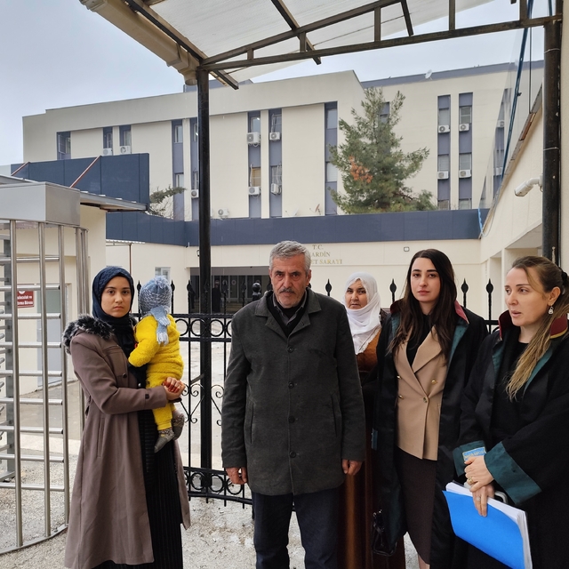 Aracına bomba koyan oğlunun tahliyesini istedi