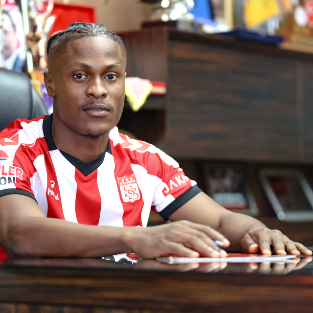 Sivasspor Jonathan Okoronkwo'yu renklerine bağladı