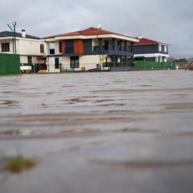 Edirne'de milyonluk villalar sular altında kaldı