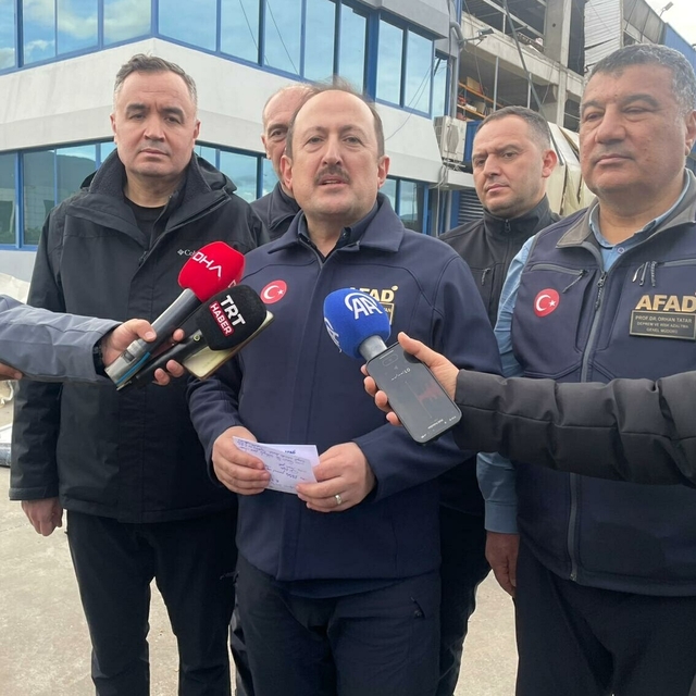 İzmir'i sağanak vurdu; 320 konut, 78 iş yeri ve 5 kamu binasını su bastı (4...