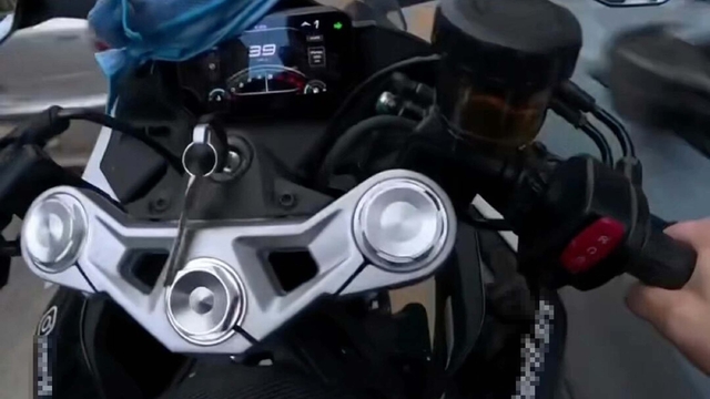 Motosikletiyle trafiği tehlikeye atıp, bu anların görüntülerini sanal medya paylaşan sürücüye ceza