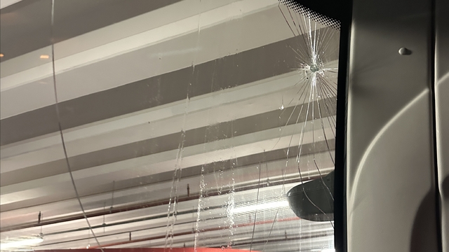 Trabzonspor'un Antalya deplasmanındaki takım otobüsüne taşlı saldırı