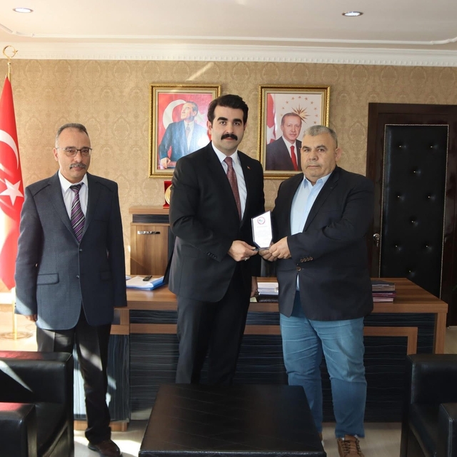 Tomarza'da vergi dairesi bünyesinde 41 yıl görev yapan memura kaymakamdan p...