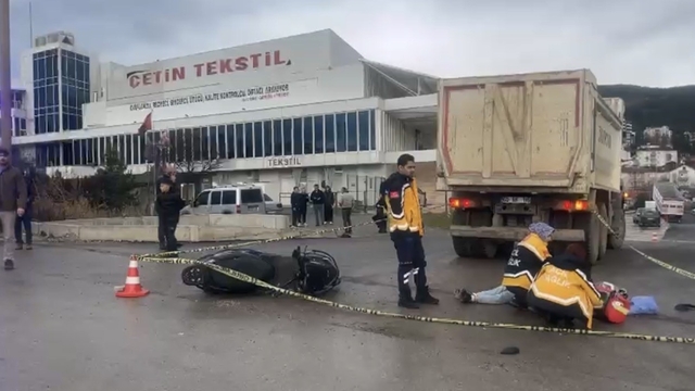 Kamyonla çarpışan motosiklet sürücüsü hayatını kaybetti