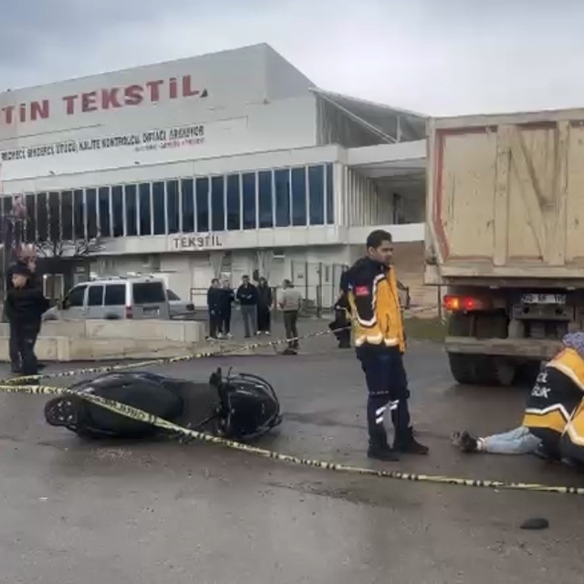 Kamyonla çarpışan motosiklet sürücüsü hayatını kaybetti