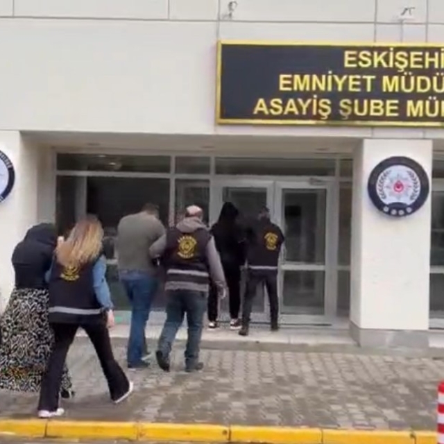 İzmir'deki 1 milyon 500 bin TL'lik hırsızlığın 4 şüphelisi Eskişehir'de yak...
