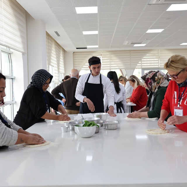 ALKÜ'de 40-60 yaşlarındaki bireyler üniversite deneyimi yaşadı