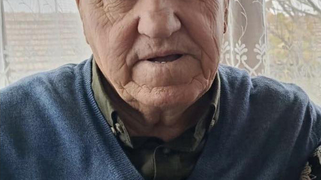 El frenini çekmeyi unuttuğu traktörün altında kalarak öldü