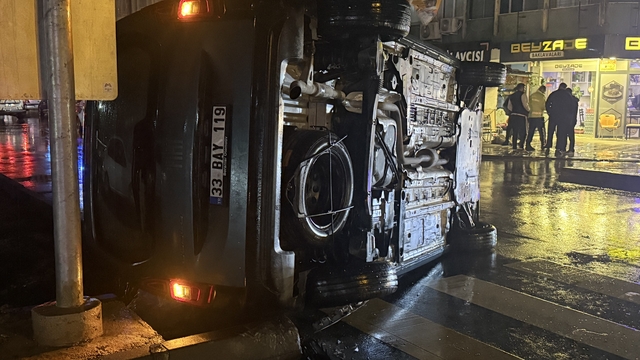 Mersin'de trafik kazası : 2 yaralı